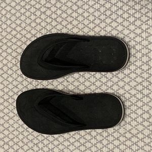 NWOT Coach flip fops - ladies size 8